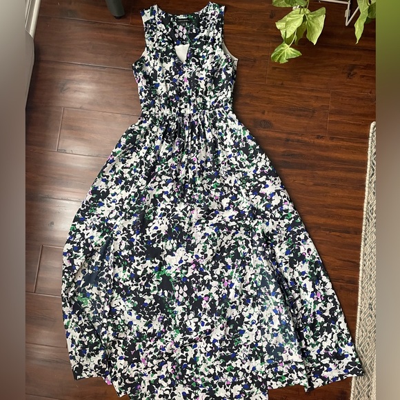 Banana Republic Gorgeous Flowy Pattern Dress - Picture 1 of 4